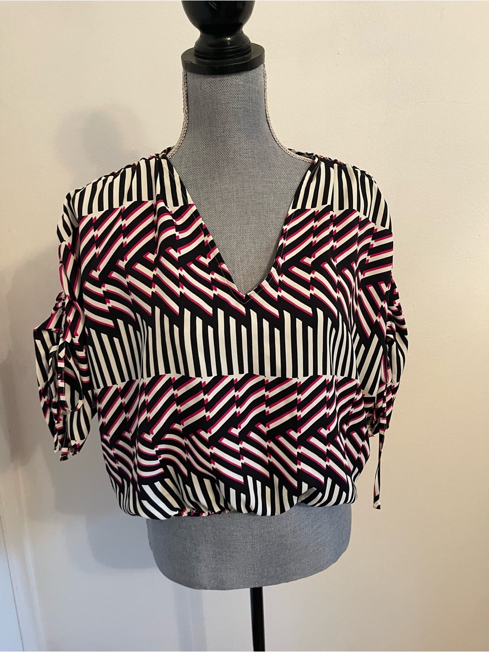 Express Black, White & Pink Geometric V-Neck Blouse. Size Small